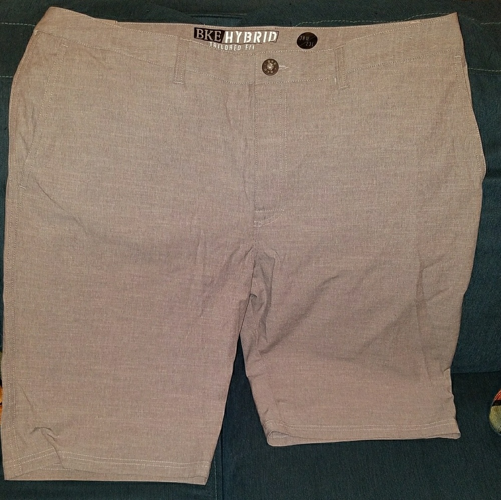 BKE Mens Hybrid short